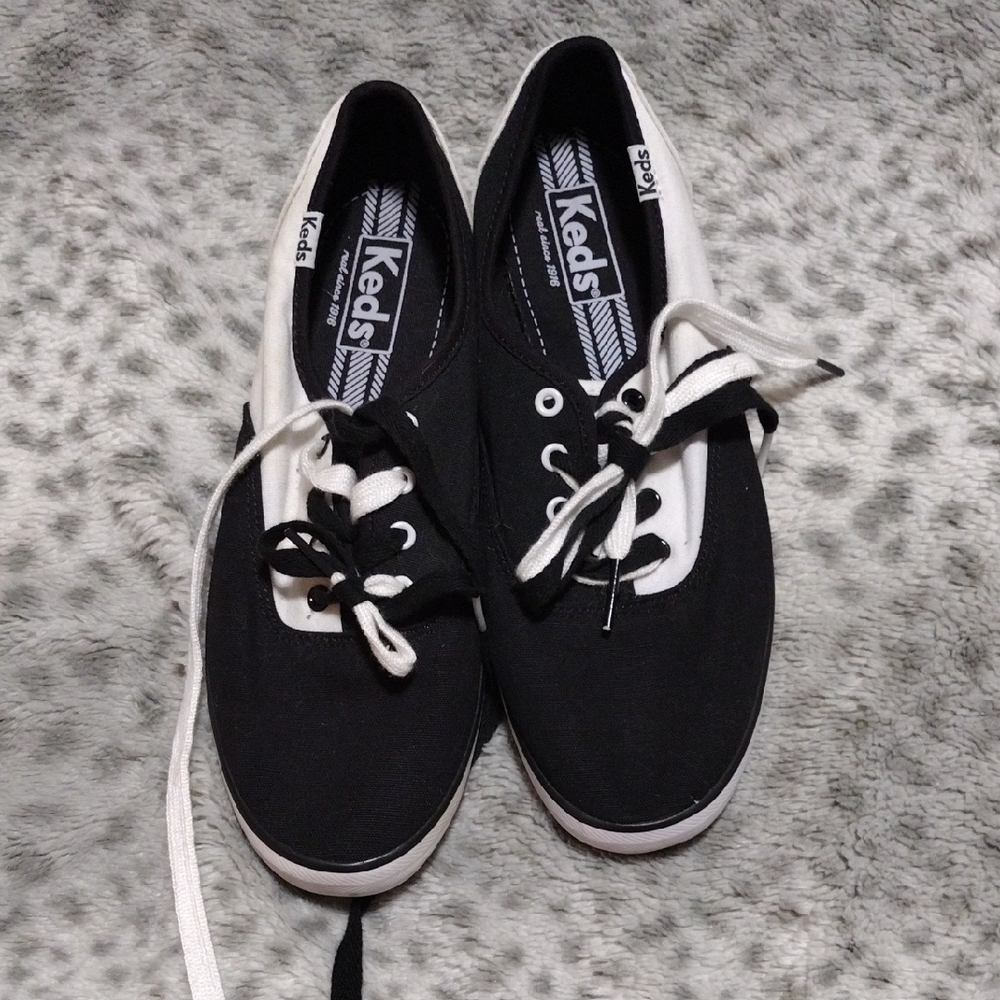 Rare Keds Black and White Canvas Shoes Women's 6.5